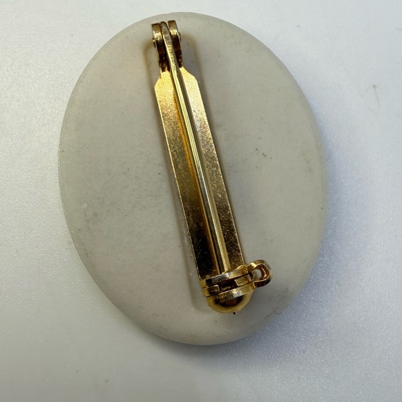 Vintage Porcelain Cameo Style Brooch Gold Tone Oval 1.5” - Picture 2 of 2